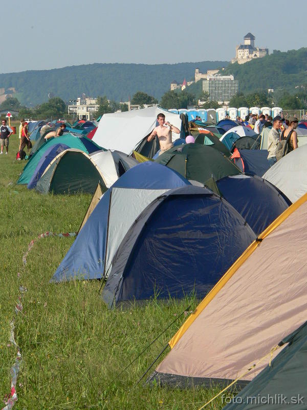p1060229 Stanové mestečko + Trenčiansky hrad