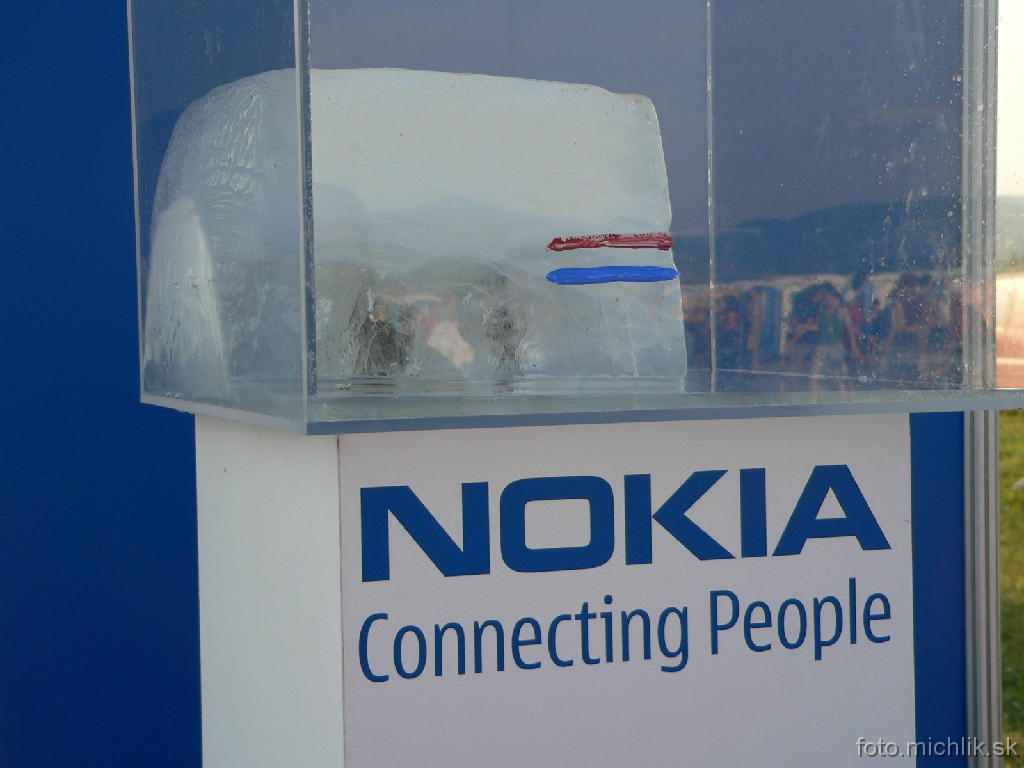 p1060504 Dve Nokie v kocke ľadu