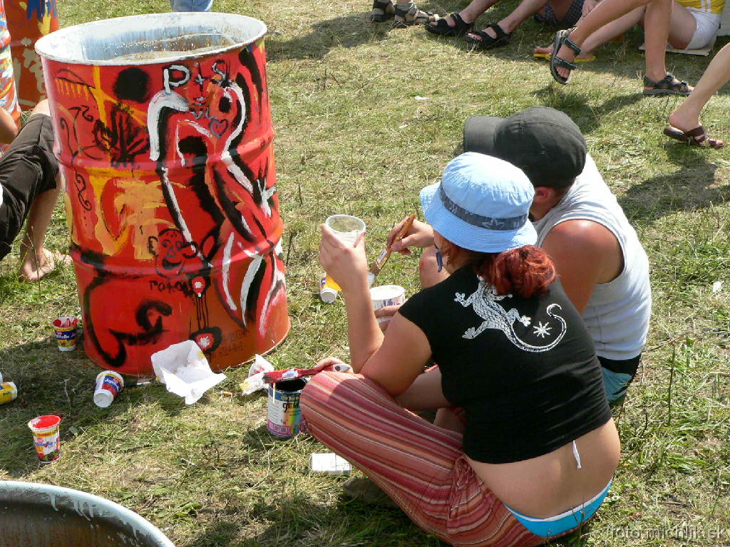 p1070772 Maľovanie na sudy