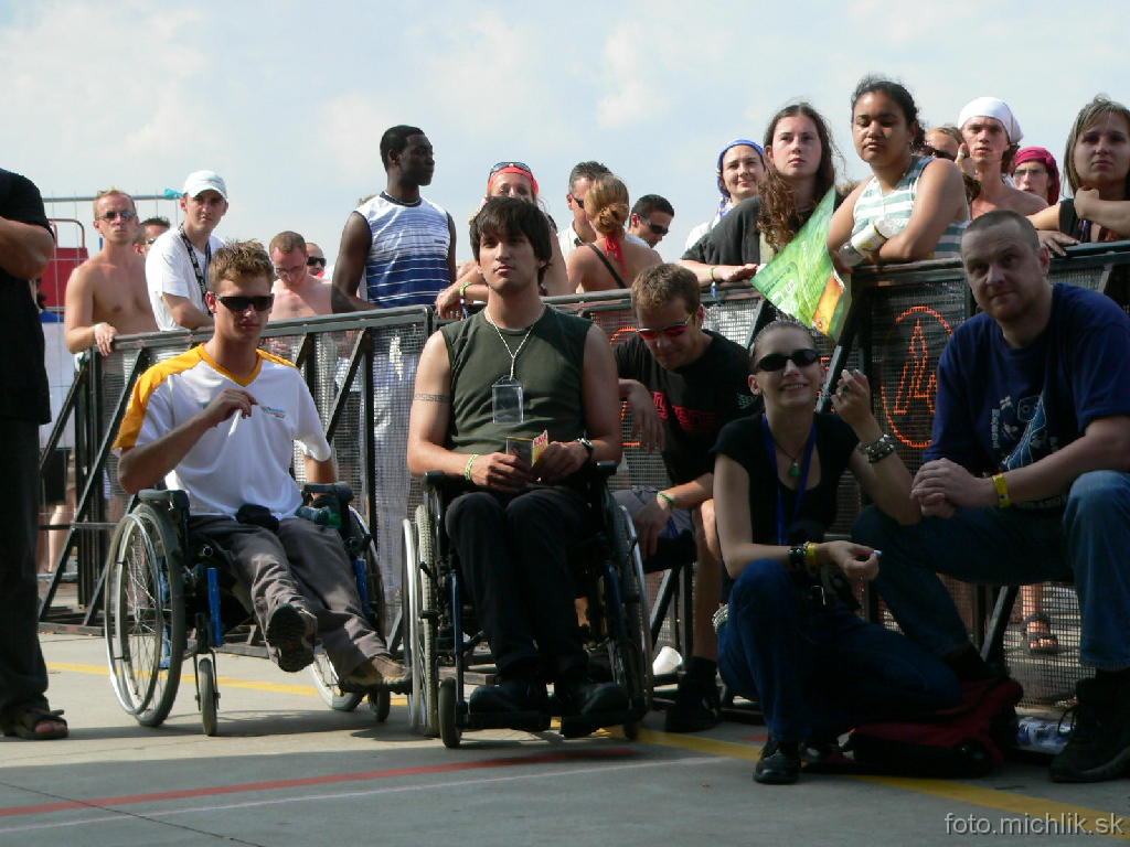 p1080066 Le Payaco - miesta pre zdravotne postihnutých, vpravo Dorota Nvotová a Whisky