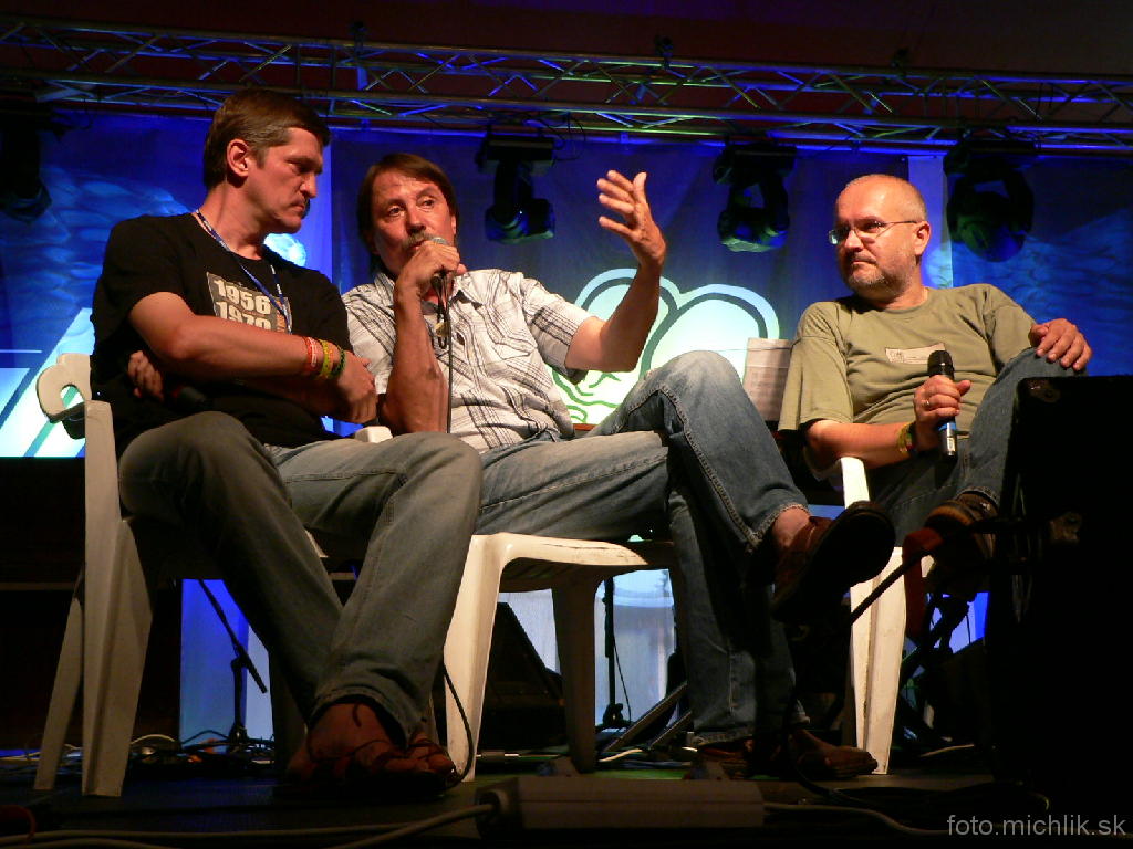 p1080336 Pod lampou - Ján Langoš