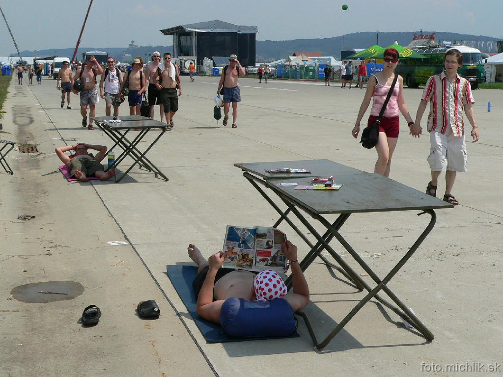 p1180661 Horúco bolo, to je fakt. Parkovisko bolo na poludnie plné zaparkovaných sáun.