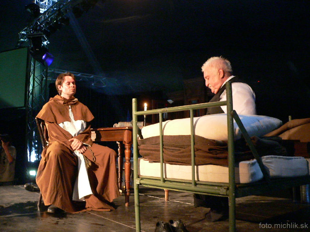 p1180683 Excelentný Marián Labuda v Tisovi. Úplné prvá performance na tohtoročnej Pohode. Ledva som ho stihol.