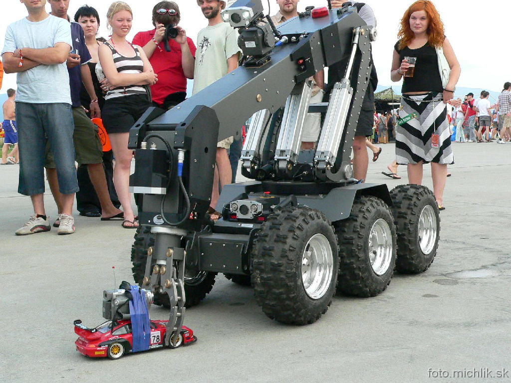 p1180838 ...ale proti robotu Armády SR nemali šancu.
