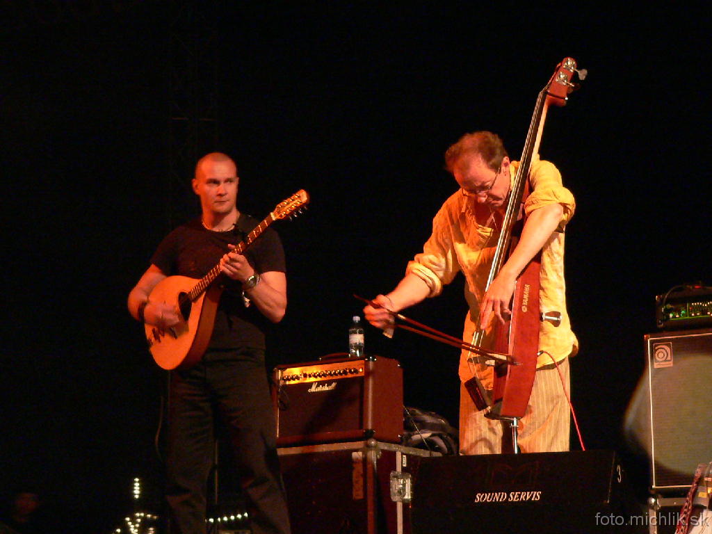 p1190056 Aj s čudnými vecami sa dá hrať a niekedy to dokonca znie veľmi dobre.