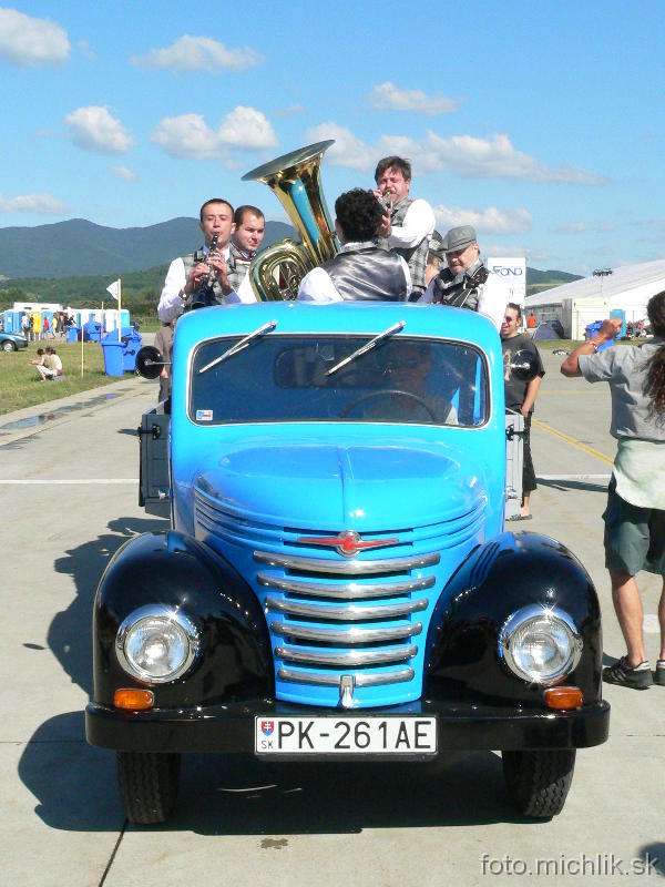 p1190510 Funny Fellows priviezli do celého areálu atmosféru z 30's. Aj keď po prebdenej noci by som čakal iné veci...