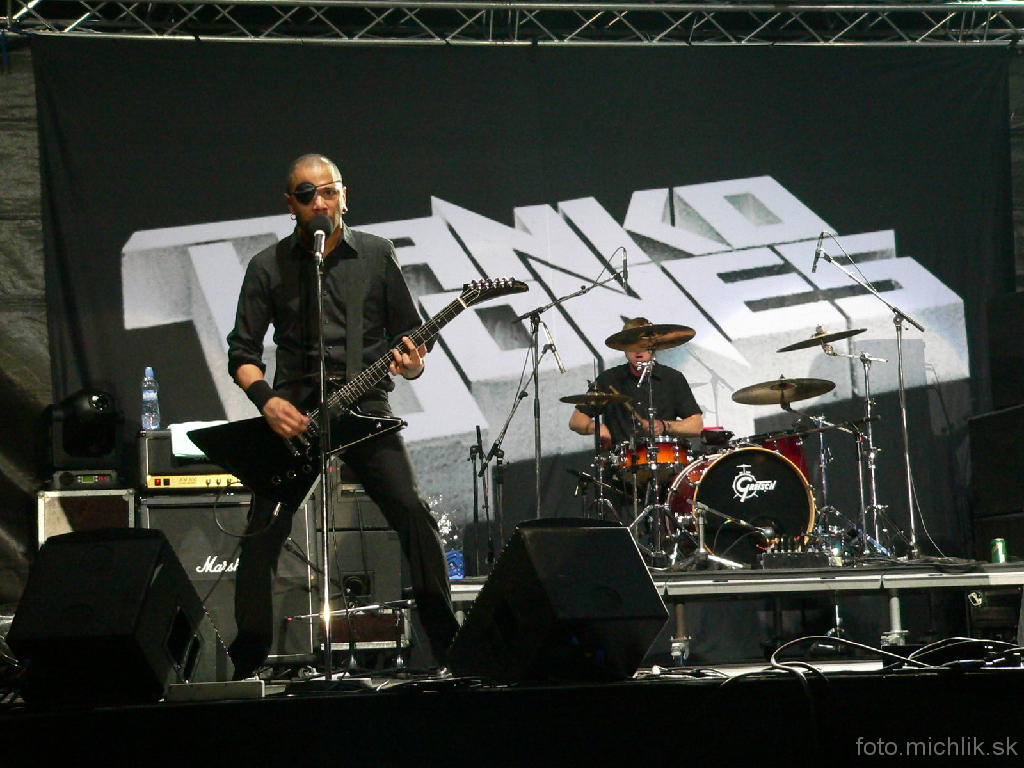 p1200033 Danko Jones (ten chlap má neuveriteľne dlhý jazyk!)