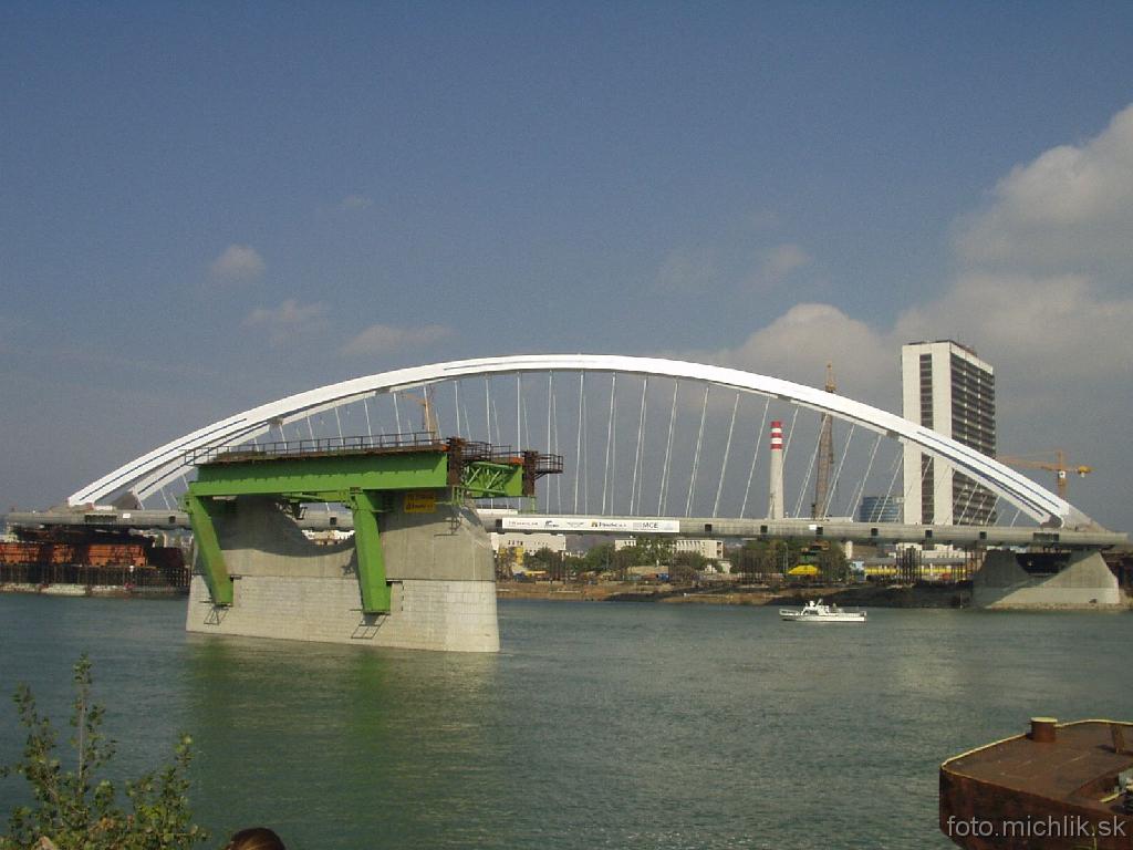 20040919110806 Na ceste