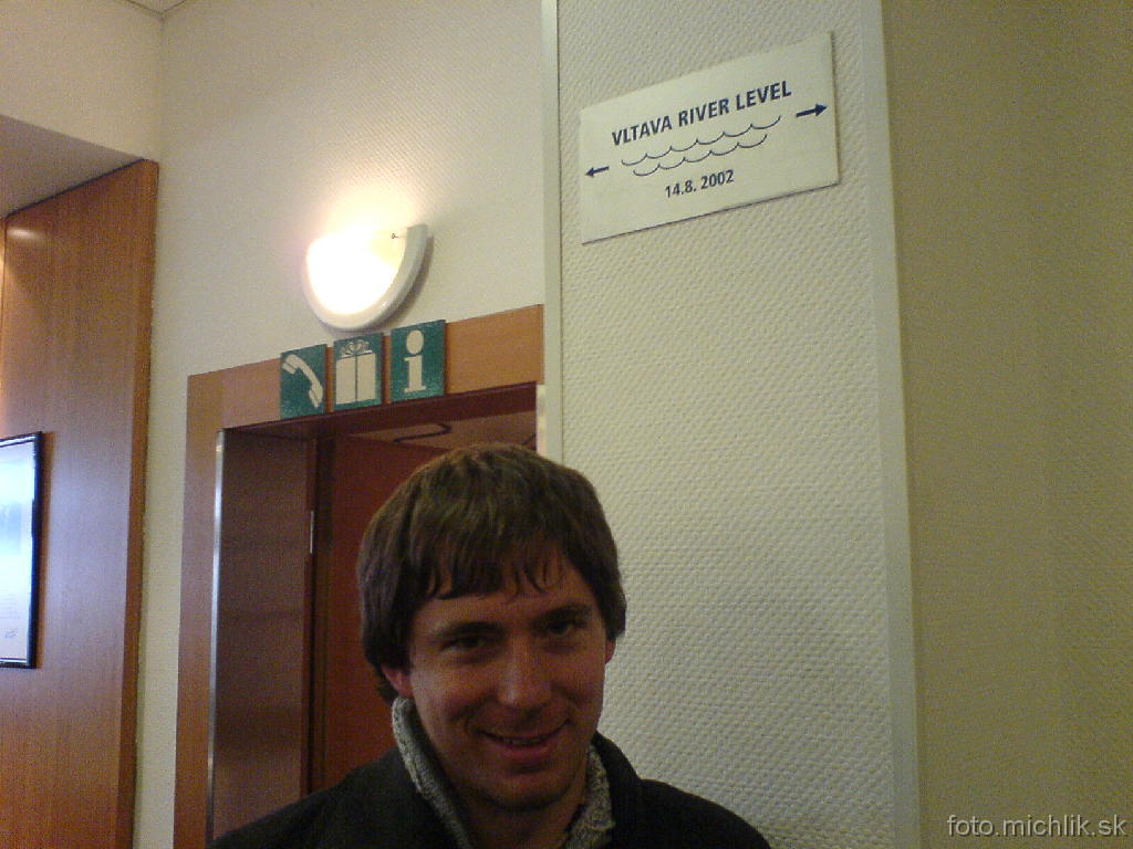 20060306132346 Hladina Vltavy 14.8.2002