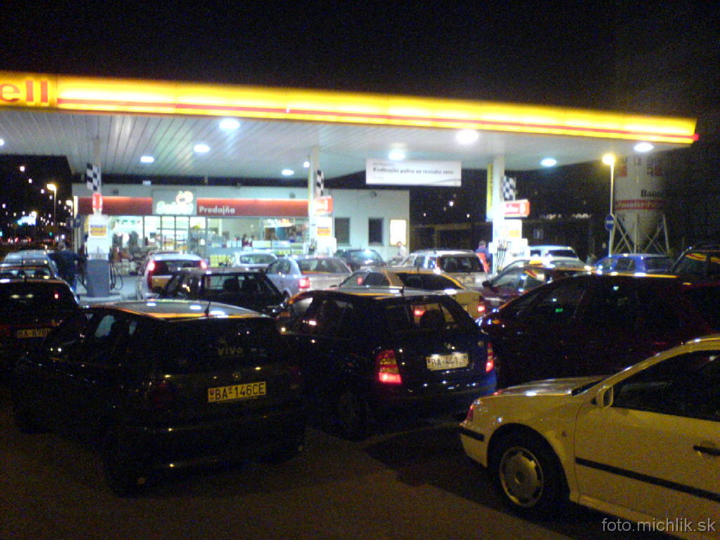 20060403184552 Večer pred zdražovaním benzínu
